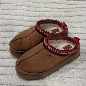 UGG Platform Taz, Tan Slippers with Red detailing
